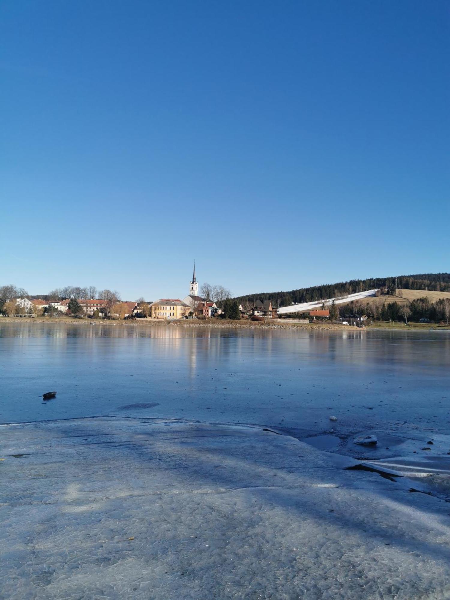 Apartman S Terasou A Vyhledem Na Jezero Lipno Kovarov  Exterior photo